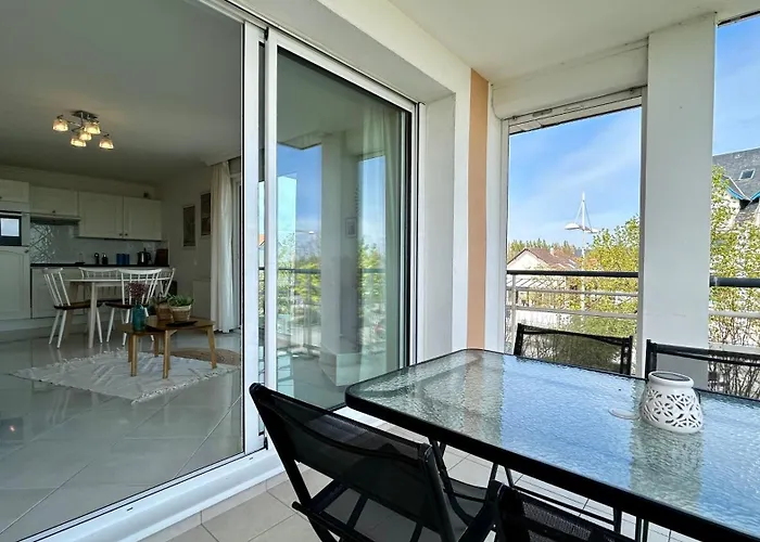 Pointe De Sel, Face Au Port Du Crotoy *